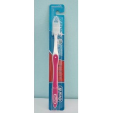 Зубна щітка Oral-B 1-2-3 (середня) з ковпачком /шт